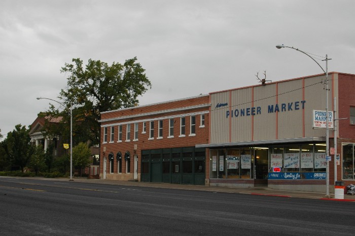Pioneer Market
