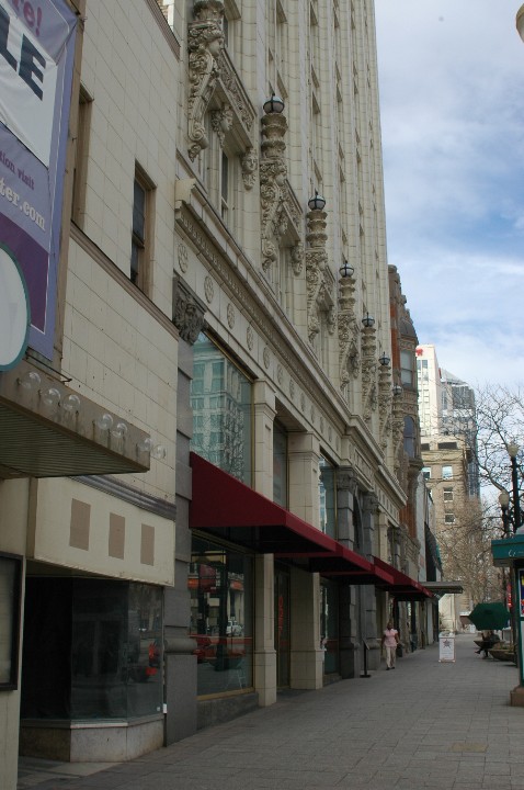 Facade of the Kearns Building