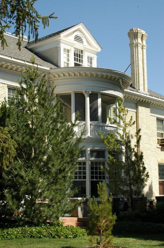 Avenues Mansion